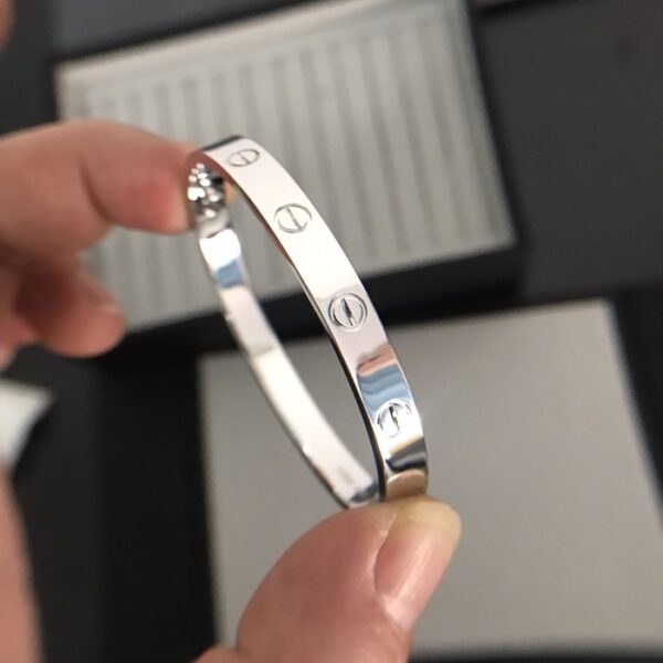 レディース腕輪 ブレスレットプレゼントにも人気のアイテム SP235857