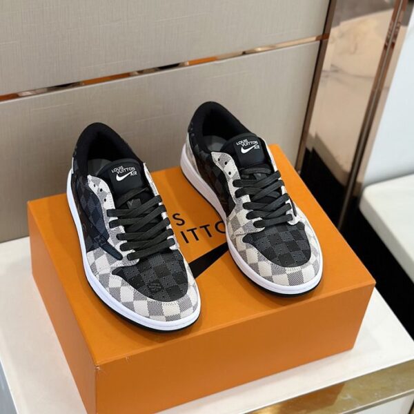 Louis Vuitton(ルイヴィトン) スニーカー(メンズ) メンズ靴 NX245065
