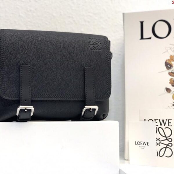 Loewe ロエベ メッセンジャーバッグ NB210685