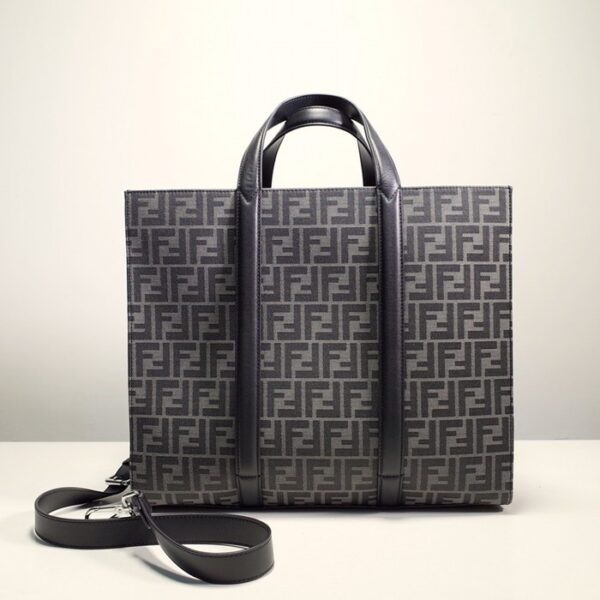 Fendi フェンディ ショルダーバッグ NB228993