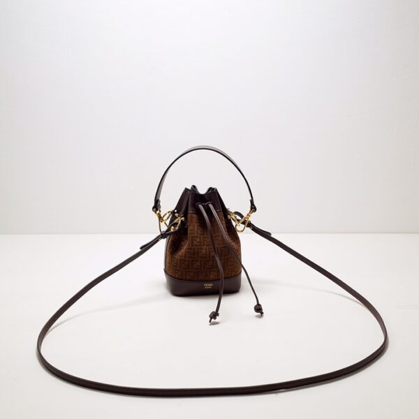 Fendi フェンディ レディースバッグ  SIZE:18x11.5x10cm