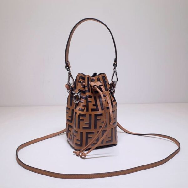 Fendi フェンディ レディースバッグ  SIZE:18x11.5x10cm