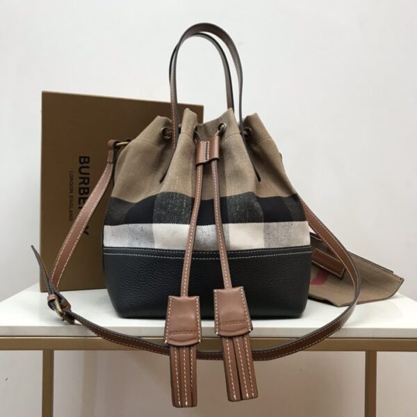 Burberry バーバリー  レディースバッグ  SIZE:28x18x16cm