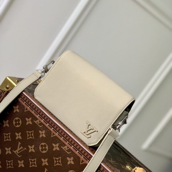 Louis Vuitton ルイヴィトン メッセンジャーバッグ NB240567