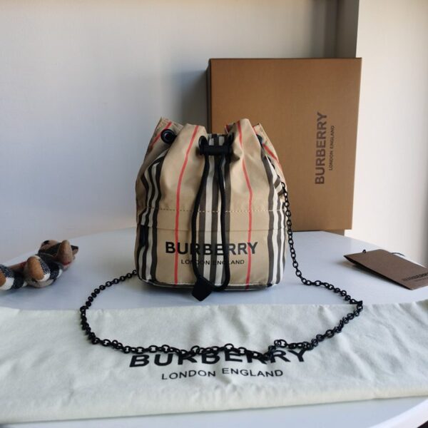 Burberry バーバリー  レディースバッグ  SIZE:24x21x14cm