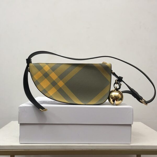 Burberry バーバリー  レディースバッグ  SIZE:26x13.5x5.5cm