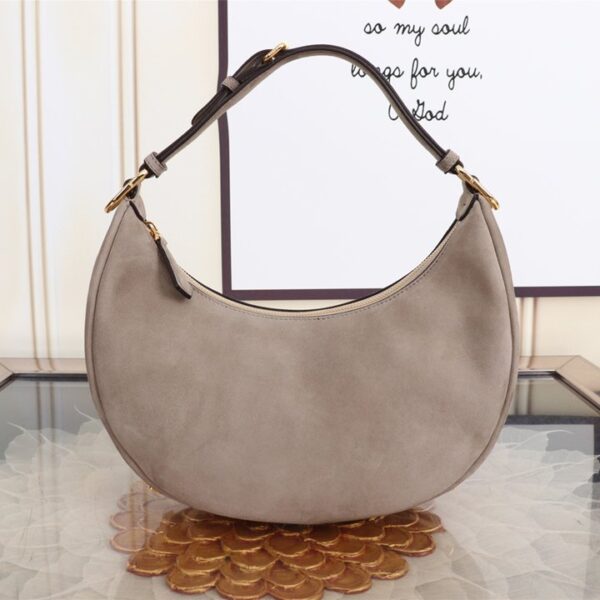 Fendi フェンディ レディースバッグ  SIZE:29x24.5x10cm