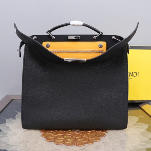 Fendi フェンディ ショルダーバッグ NB256993