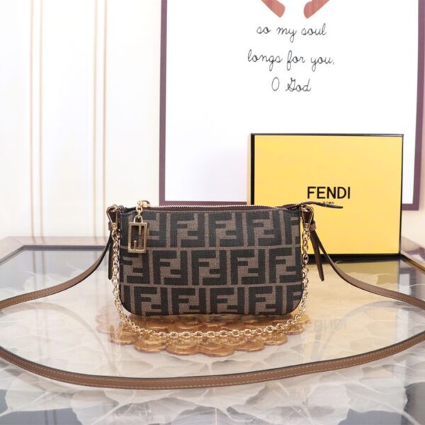 Fendi フェンディ レディースバッグ  SIZE:20x13x3cm