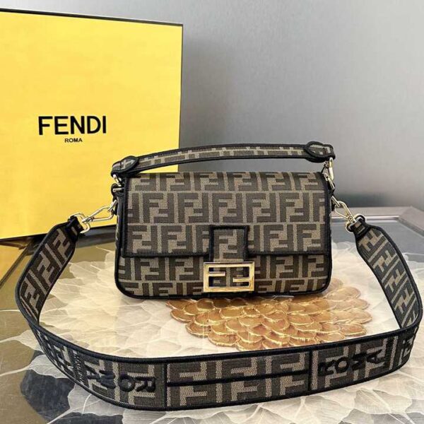 Fendi フェンディ レディースバッグ  SIZE:26x13x6cm