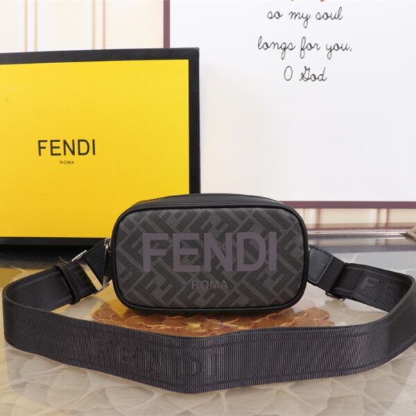 Fendi フェンディ ショルダーバッグ NB257000