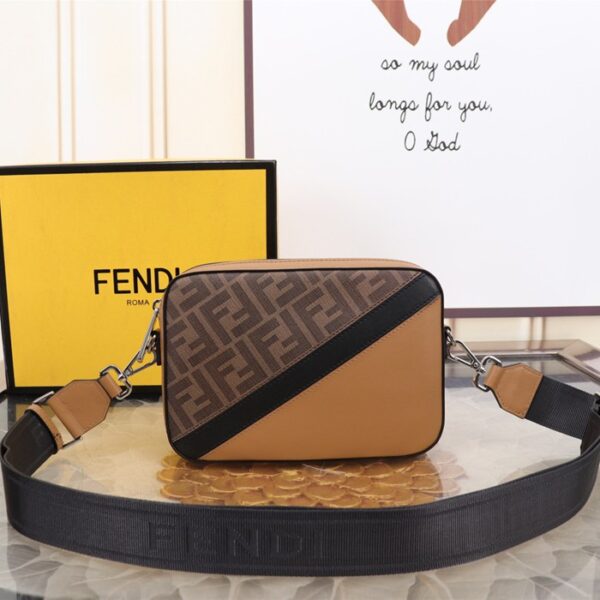 Fendi フェンディ ウエストバッグ NB257005