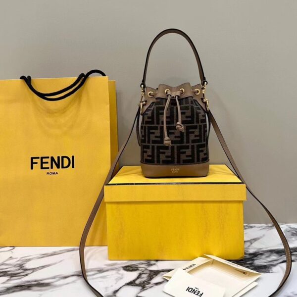 Fendi フェンディ レディースバッグ  SIZE:18x12x10cm